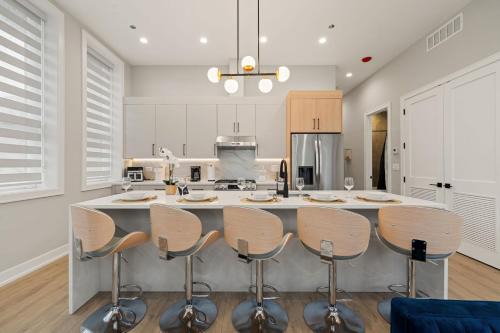 Modern 2-BD 2-BA Retreat near Medical District