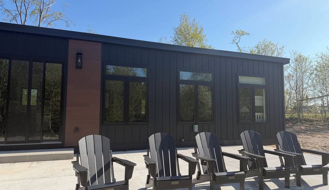 Modern 3-bedroom house in beautiful Glen Arbor township. Walk to Glen Lake