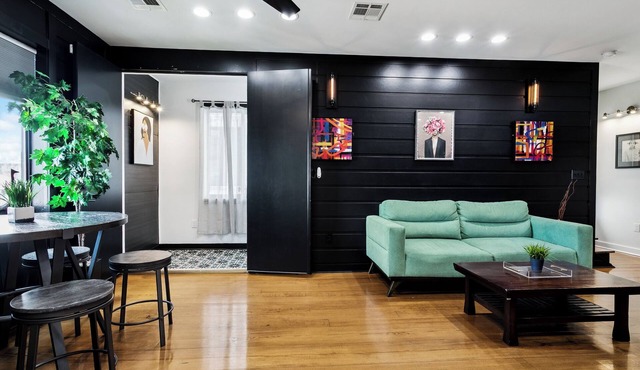 Modern 5 bedroom Villa w private Rooftop mins from Downtown- French Quarter in New Orleans