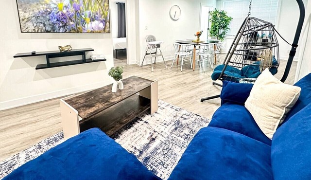 Modern and Lux 2BD for 4 Near City and Airport