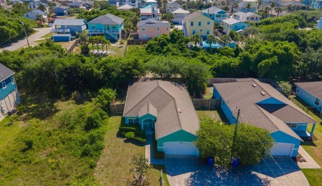 Modern Beach Retreat ~ Close to the Beach! in Saint Augustine