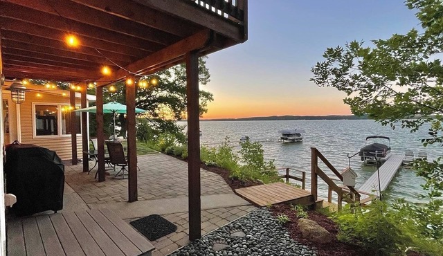 Modern Lakefront Home adjacent to Sleeping Bear Dunes National Lakeshore and M22