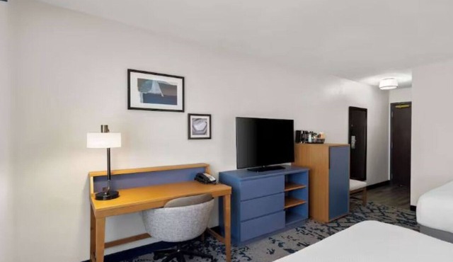 Modern Rooms Near LSU, Near Downtown Baton Rouge w/Pool & Free Breakfast