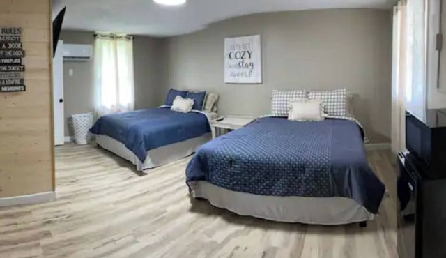 Motel at Kentucky Lake. The Cozy room.