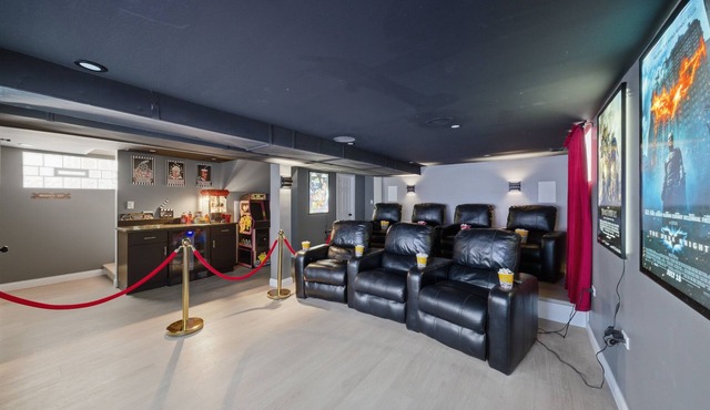 Movie-Themed Home w/Theater - Sleeps 12 - 4BR