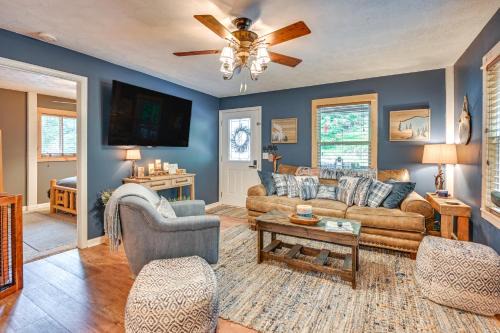 Murray Cabin w/Hot Tub: Walk to Kentucky Lake!