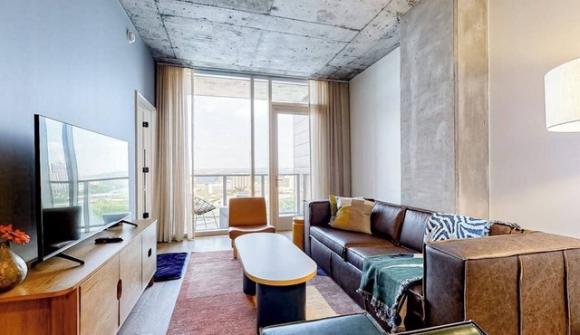 Natiivo Austin condo with lake-view balcony, pool & gym in Austin