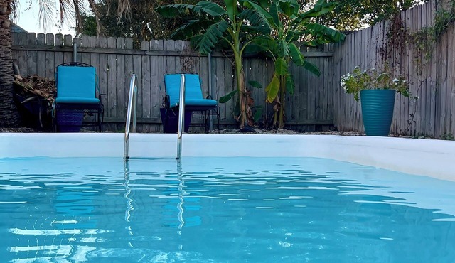 Near Hospital & Shopping Centers- 3/2 with pool