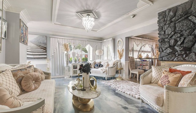 Near Parks & Eats! Elegant Southwest Chicago Home