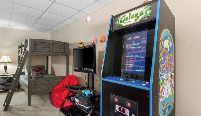 Near Silver Dollar City | Game Room + Bunks