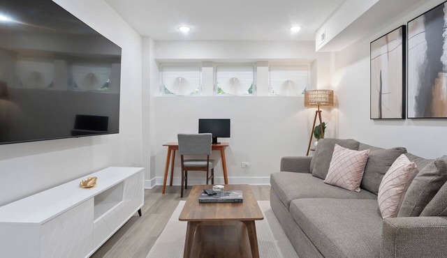 Never Lived In Brand New 2BD Obama Center UChicago