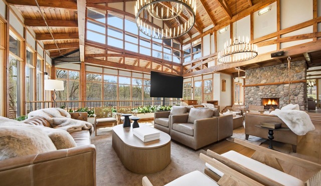 *NEW* Afton Lodge 10,000sqft/Indoor Pool/Hot tub
