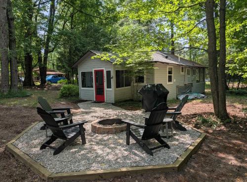 NEW! Jack-in-the-Pulpit - Cute and Cozy Cabin!