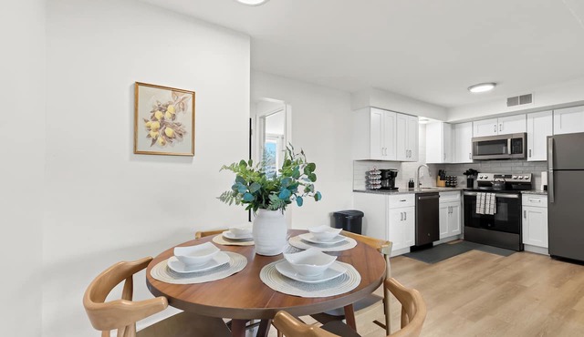New! Modern 2BR by Downtown Royal Oak | King Beds