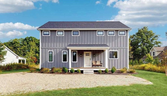Newly-built home on a grassy lot with washer/dryer & screened deck