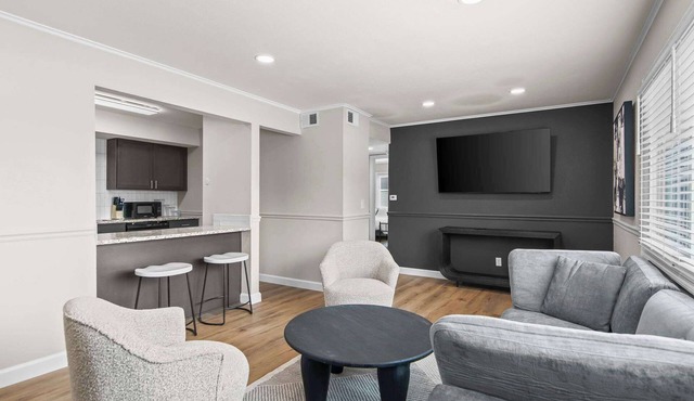 Newly Renovated Unit in Central Spfld! #204