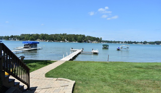 Notre Dame Football! Sleeps 15 on Diamond Lake, Cassopolis MI.