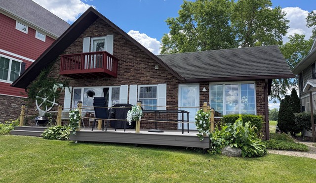 Notre Dame Football! 4-bedroom cottage on Diamond Lake! in Cassopolis