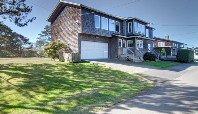 Oceanhouse- Spacious & Family-Pet Friendly-Close to Beach-Guest Favorite in Cannon Beach