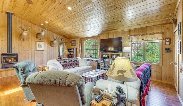 On 4 Acres! Retreat w/Lake Access in Maple City
