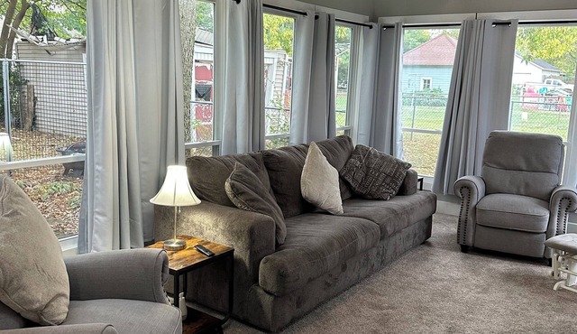 Ottawa Family Nest – Fresh Eggs, Cozy, Relax!