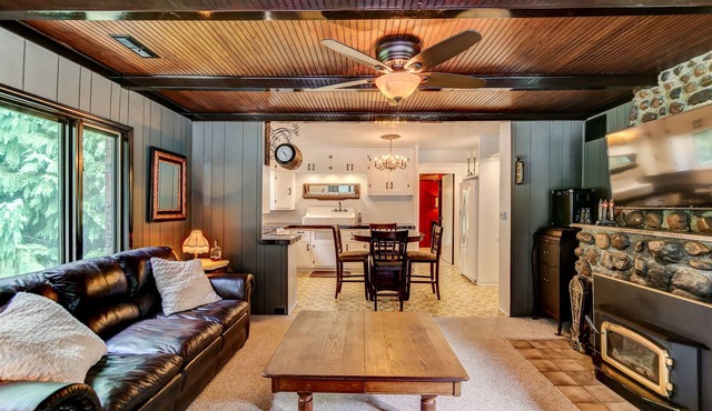 Pay for 3, stay for 30! ~ Historic Home Close To Several Lake Michigan Beaches!