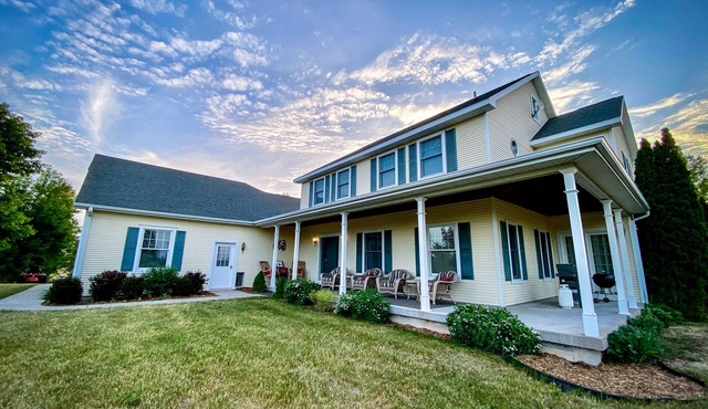 Peaceful 5-Bedroom Country Home Near Traverse City Horse Shows and GT Resort