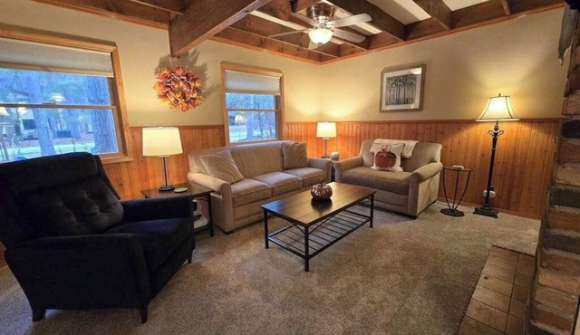 Peaceful dog-friendly home with gas grill & nearby resort amenities