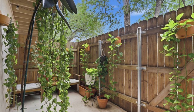 Peaceful Northwest Austin Condo , Long Stays Welcome, Pet Friendly in Austin