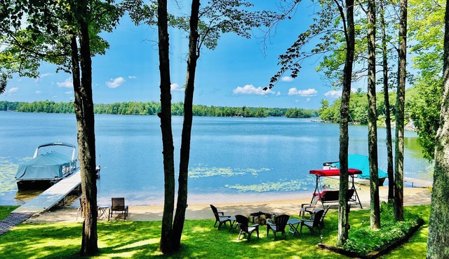 Peaceful Traverse City Lake Front w/Fireplace, Sauna, & Kayaks, Pontoon Avail.