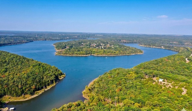 Peaceful Wooded Getaway with Hot Tub, Fire Pit & Scenic Views in Pittsburg, Missouri in Pittsburg