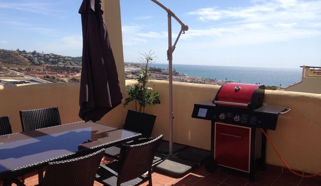 Penthouse with sunny roof terrace, seaview, close to bars/restaurants, air con