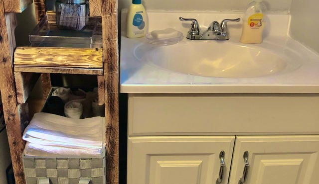 Perfect 2-bedroom cabin in adorable Frederic for a relaxing getaway