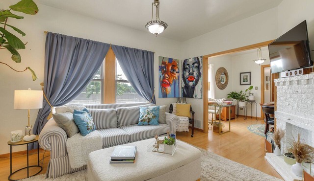 Pet Friendly: 8 Mi to Chicago - Fenced Backyard!