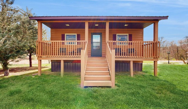 Pet Friendly! Countryside Couples Stay in Illinois