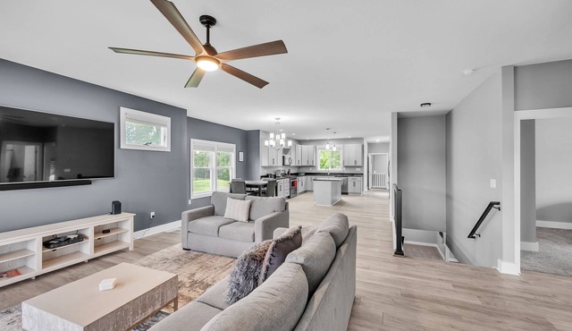 Pet-friendly Getaway With Golf & Private Patio Retreat 4 Bedroom Home