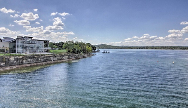 Pet-Friendly Home w/Yard: 9 Mi to Table Rock Lake