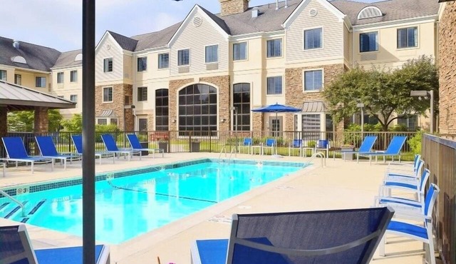 Pet Friendly Stay | Outdoor Pool | Free Breakfast | Near Riverside Park- 1.6 mi