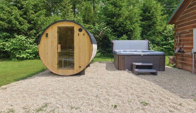 Pine Cabin | Hot tub | Sauna | Close Warren Dunes