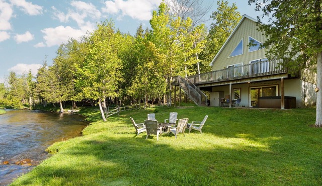 Platte River Sauna, Hot Tub & Kayaks, Near Dunes