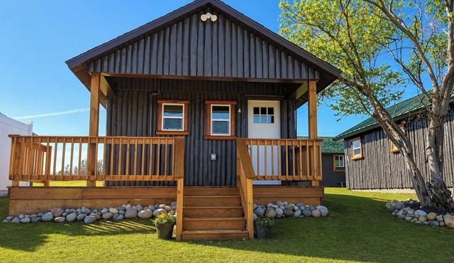 Pleasant 1-bedroom cabin with AC in charming Cheboygan