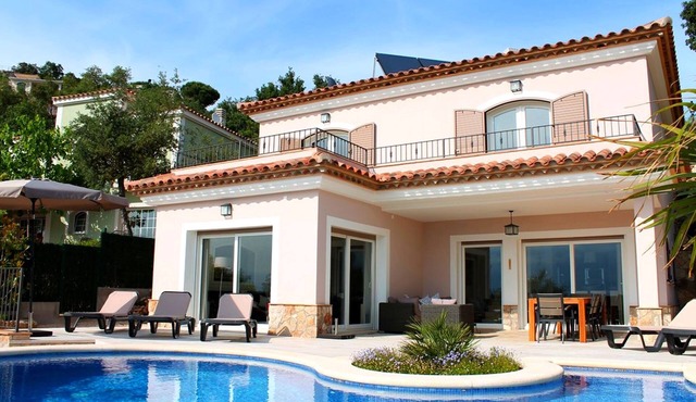 Poolside Villa near the Coast in Santa Cristina d'Aro