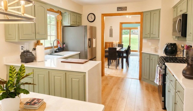 Premium Family Retreat: King Bed, Full Bunks & Private Playground