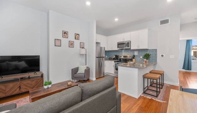 Prime OTR off Vine+Lux Queen Bed+Fast WiFi+Smart TV+ Sleeps 3ppl+2nd Fl