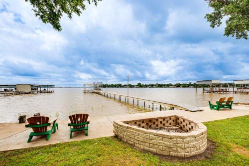 Private Dock & Deck: Eagle Mountain Lake Retreat! in Rhome