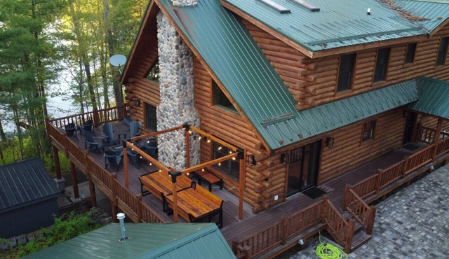 Private lakefront escape for unforgettable group getaways