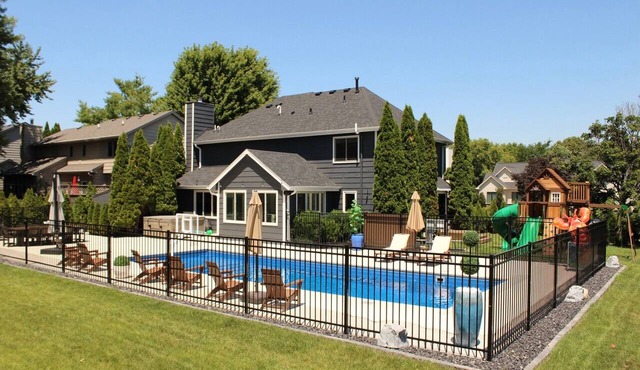 Private Oasis with Luxury Heated Pool, Hot Tub & 100" TV in Clive