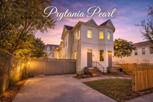 Prytania Pearl - 3 Bedroom 2 Bathroom Home - Private Driveway