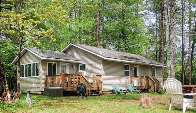 Quaint Clam,comfortable getaway located in the Chequamegon National Forest