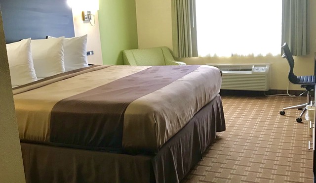 Quality Inn & Suites Benton Harbor - St. Joseph